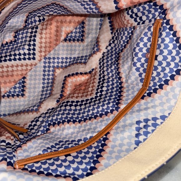 Stella and Dot Crosby Hobo Geo Tile Blue and White Toto Purse - Picture 6 of 9